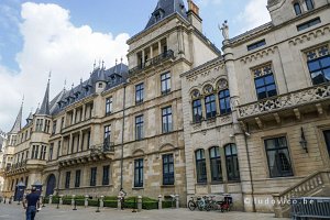 Historisch centrum In het historische centrum liggen de meeste historische gebouwen zoals het groothertogelijk paleis en enkele musea, en...