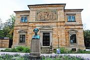 Aan het eind van de hoofdstraat, Huize Wahnfried, het woonhuis van Richard Wagner in Bayreuth, nu Wagnermuseum.