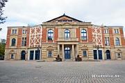 Het - voor Wagnerliefhebbers - beroemde Festspielhaus, waar jaarlijks in de zomer alleen Wagneropera's worden uitgevoerd.