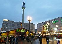 DU2016 P3777-P1170837  Beginnende kerstmarkt (uitloper van Oktoberfest) op Alexanderplatz