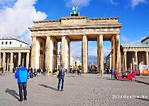 DU2016 DSC 4791-0445  Unter den Linden heet de wandelboulevard van Berlijn, die zich uitstrekt van de Brandenburger Tor tot aan Alexanderplatz, en waarlangs de mees representateive gebouwen van Berlijn zijn gebouwd.