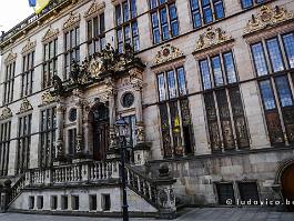BREMEN2022_P1410774 Haus Schtting uit 1538 in Vlaamse Renaissancestijl, het gildehuis van de koopmannen, nu de Bremer Handelskamer.