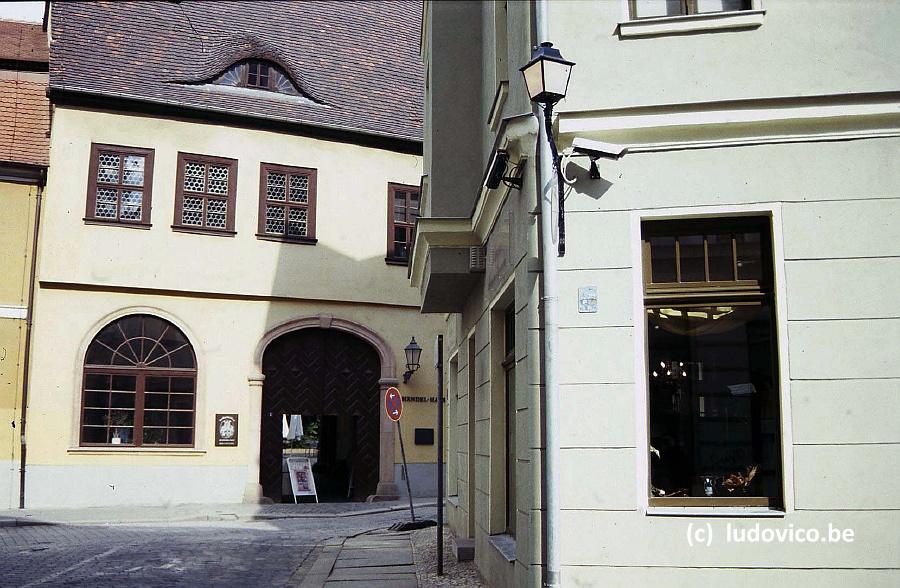 HALLE1997N010