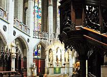 DU2016 DSC 4999-0674  Kerk met grafsteen van Luther onder de preekstoel; ook Philippe Melancthon ligt hier begraven