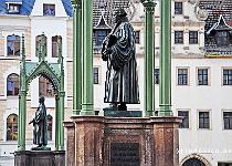 DU2016 DSC 4972-0644  Beelden van Maarten Luther en Philippe Melanchton op de marktplaats van Wittenberg