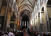 DU2016 DSC 0651-5662  De Dom van Mainz is een van de meest authentieke Romaanse bouwwerken van Duitsland; de huidige dom is gebouwd in 1009, en na een brand verder afgewerkt van 1031-1051; ze is in de loop der tijden verder uitgebreid en verfraaid, en is zeker een van de meest indrukwekkende originele kerken van Zuid-Suitsland.