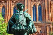 Wiesbaden was onderdeel van het Hertogdom Nassau, en zo verbonden met het Huis Nassau. Ter nagedachtenis is een standbeeld van Willem van Oranje geplaatst op het plein voor de Marktkirche.