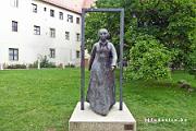Beeld van Catharina von Bora, de vrouw van Luther, in de binnentuin van het Augustum