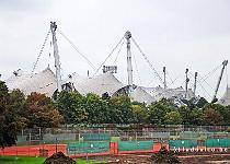 DU2016 DSC 4336-9923  De sportinstallaties van de Olympische spelen zijn gebouwd in een inooverende techniek met glazen tentdaken (arch. Otto Frei, Gnther Behnisch). Ze staan in een uitgestrekt park (een vroeger vliegveld) aan de rand van Munchen, en zijn nog in gebruik.