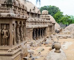 INDIA2023_D7M_2919 De Pancha Rathas ('vijf voertuigen', genoemd naar de 5 Panadava-broers die een rol spelen in het epos Mahabaratha) zijn enkele tempelpaviljoenen die in de 7de...