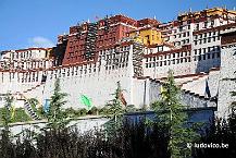 potala De Potala is het wereldlijke en geestelijke centrum van Tibet: hier zetelde tot 1959 de Dalai Lama.