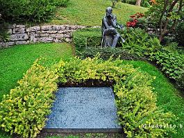 ZW2016_DSC_2084-7304 Het graf van James Joyce, die in Zurich gestorven is, waar hij toevlucht had gezocht bij het uitbreken van de 2de wereldoorlog. Ook zijn vrouw Nora en zoon...