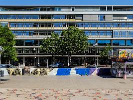 BERLIJN2022_FXTX5776 Het zgn. bikinigebouw aan de Breitscheiplatz - het centrum van West-Berlijn en tegenhangen van de Alexanderplatz in Oost-Berlijn) is enkele jaren geleden...