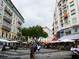 NICE_P1470003 De Rue Massna is, samen met de smalle straatjes in de oude stad, een van de drukte uitgaanscentra van de Nice, vol met goed gevulde restaurants met goed...