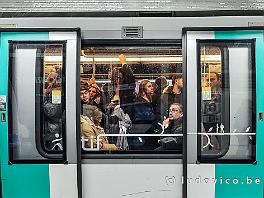 PARIS_IMG_20241130_195951784 Gelukkig is de metro niet altijd volgepakt; alleen wanneer er een storing is geweest kan het een onaangename tocht worden. Hier heb ik drie kwartier gewacht tot...