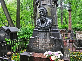 RUSS2016_DSC2778 Het graf van de schrijver Dostojevski