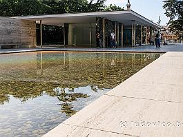 SPANJE2024_DSCF1817 Het Barcelona-paviljoen van Mies van der Rohe is gebouwd voor de wereldtentoonstelling in 1929, en geldt sindsdien als een van de monumenten van het modernisme...