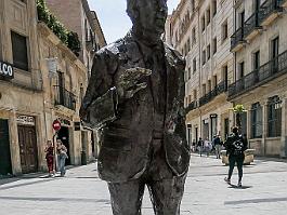 SPANJE2024_P1000595 Standbeeld van Vicente del Boce in de Calle Toro van Salamanca, trainer van de Spaanse voetbalploeg toen ze wereldkampioen en Europees kampioen werden.