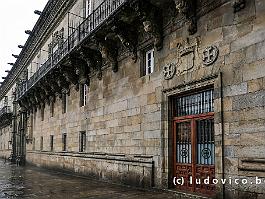 SPANJE2024_P1011491 Het Hostal Real (Hostal dos Reis Catlicos) is gebouwd door Isabella en Ferdinand tussen 1501 en 1511 als hotel en hospitaal voor de pelgrims die de stad...