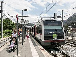 SPANJE2024_P1045376 Een trip naar het klooster van Montserrat met de lokale boemeltrein vanuit Plaa d'Espanya biedt een aangename natuuruitstap weg van de drukte van Barcelona.