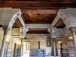 SPANJE2022_FXTX2825 De Palacio Nazaries (Paleis van de Nasriden) is het juwelenkistje van het Alhambra, de residentie van de Moorse/Islamitische koningen. De kamers zijn van onder...